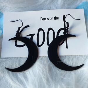 🌙 Black Crescent Moon Dangle Earrings 🌙